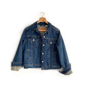 Levi’s | Original Trucker Jean Jacket | US L but fits very snug, def more S/M